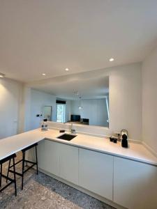 Sunny apartment @theater area