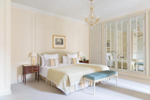 Hotels Le Bristol Paris - an Oetker Collection Hotel : Suite Junior - Vue sur Jardin