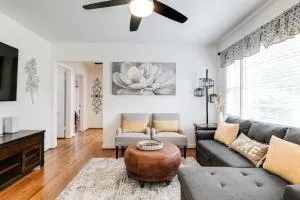 RF Central location w fenced backyard FIRE-PIT - Dumbarton