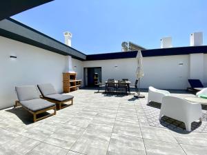 Tavira Grand Balcony With Pool by Homing
