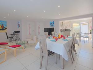 Maisons de vacances Holiday Home Villa Les Roses by Interhome : photos des chambres