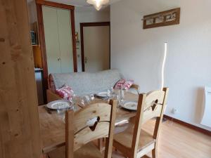 Studio Les chalets du soleil by Interhome