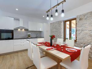 Holiday Home Stara hiža by Interhome