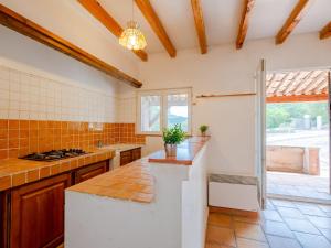 Maisons de vacances Holiday Home Domaine de Rochebrune-4 by Interhome : photos des chambres