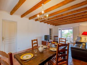 Maisons de vacances Holiday Home Domaine de Rochebrune-3 by Interhome : photos des chambres