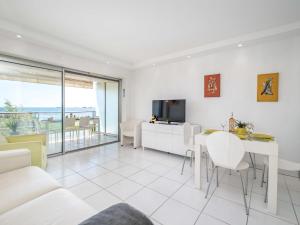 Apartment Cannes Bay-3 by Interhome