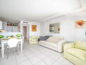 Apartment Cannes Bay-3 by Interhome