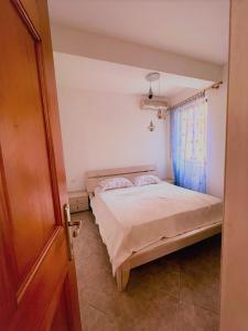 Apartment in front of the beach