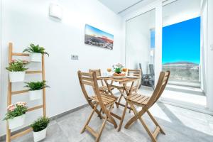 Karma Famara 1 a 25m del mar