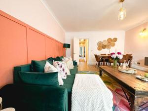 Charming spacious 2BR Flat near station plus parking