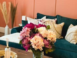 Charming spacious 2BR Flat near station plus parking