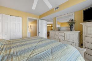 Pelican Beach 0514 by Pelican Beach Management