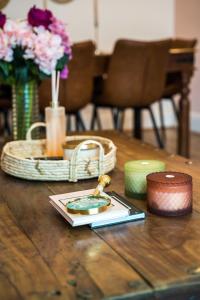 Charming spacious 2BR Flat near station plus parking