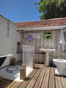 Maisons d'hotes zenzela surf house : Mobile Home