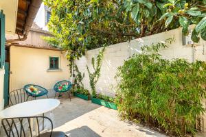 House - Sunlit haven with outdoor terrace, garage and metro 14, RER B