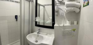 Hotels Hipotel Lilas Gambetta : photos des chambres