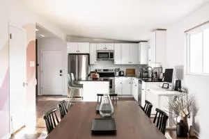 Chic Mid-Century Home Near Olde Town Arvada - Leyden