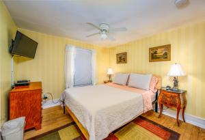 Small Double Room room in Mountain Treasure Bed and Breakfast