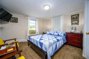 Standard Queen Room room in Mountain Treasure Bed and Breakfast
