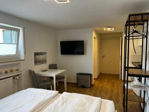 *moderne Wohnung ANTON in VS mit Küche+Bad