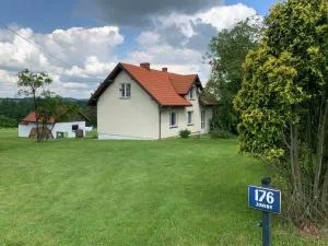 DOMEK NA LATYFUNDIACH - Ołpiny