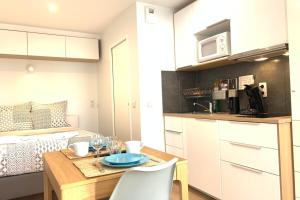 Appartements Cosy studio M1 RER BC500m Orly 20 min Netflix : Appartement