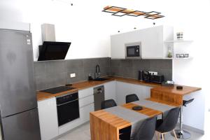 Bungalow La Palmera - 2 bedroom - PLAYA ROCA residence sea front access - Pool View - Free AC - Wifi