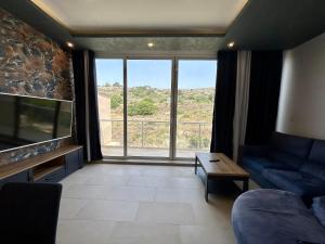 Hillview Duplex Penthouse