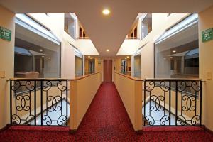 Hotel Windsor House Inn By GEH Suites