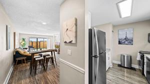 Cozy Townhouse - Gym Pool Golf Fast WiFi 2B2B