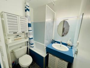 Appartements Studio a 2 min a pied de la plage, du port ostreicole et a 5 min du centre-ville ! : photos des chambres