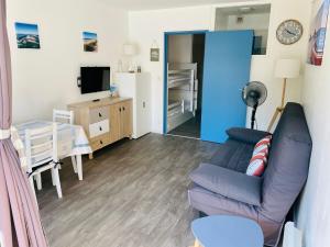 Appartements Studio a 2 min a pied de la plage, du port ostreicole et a 5 min du centre-ville ! : photos des chambres