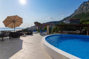 NAVIS Sea View Apartment with pool