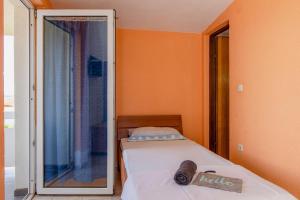 Apartments with parking space Vir - 21523