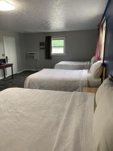 Basic Triple Room room in ROYALINN