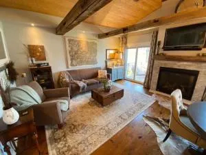 Gather-on-Trent, Your Private Waterfront Luxury Resort in Trent Hills - Castleton