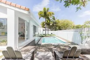 Poinciana House—Luxury Noosa Retreat close to Beach - Cootharaba