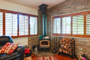 Cozy Mi-Wuk Village Cabin w Deck!