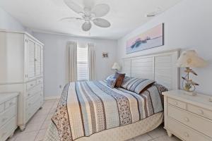 Pelican Beach 1707 by Pelican Beach Management