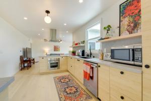 Pet-Friendly El Cerrito Home: Deck, Sauna & Views!