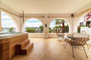 Faidons Luxury House with jacuzzi by AegianKazarte