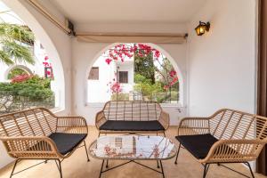 Faidons Luxury House with jacuzzi by AegianKazarte