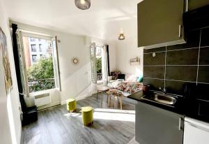 Charming Bright Sunny Studio near Canal St Martin