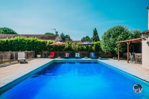 Villas Villa le Thor Piscine Billard Sauna et Jacuzzi : photos des chambres