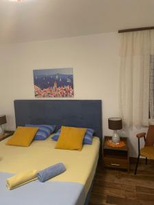 Studio apartment orange