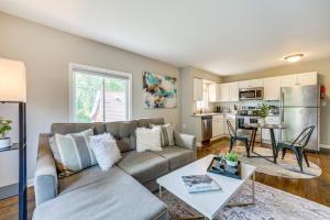 Top-Floor Wyandotte Apt Near Detroit Riverfront!