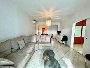 LALTAIR - P4 à 2 pas du Pasino, 10 min des plages, clim, parking