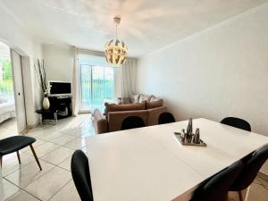 LALTAIR - P4 à 2 pas du Pasino, 10 min des plages, clim, parking