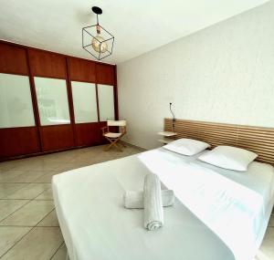 LALTAIR - P4 à 2 pas du Pasino, 10 min des plages, clim, parking