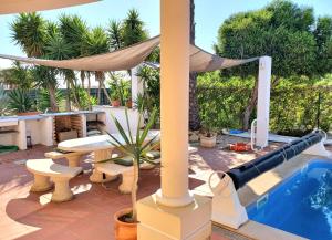 Oceanfront Villa - 8 rooms, 2 kitchens with pool, billiard table and Beach-Volleyball Court
